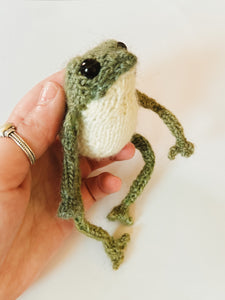 Frog Hand Knit doll toy (green)