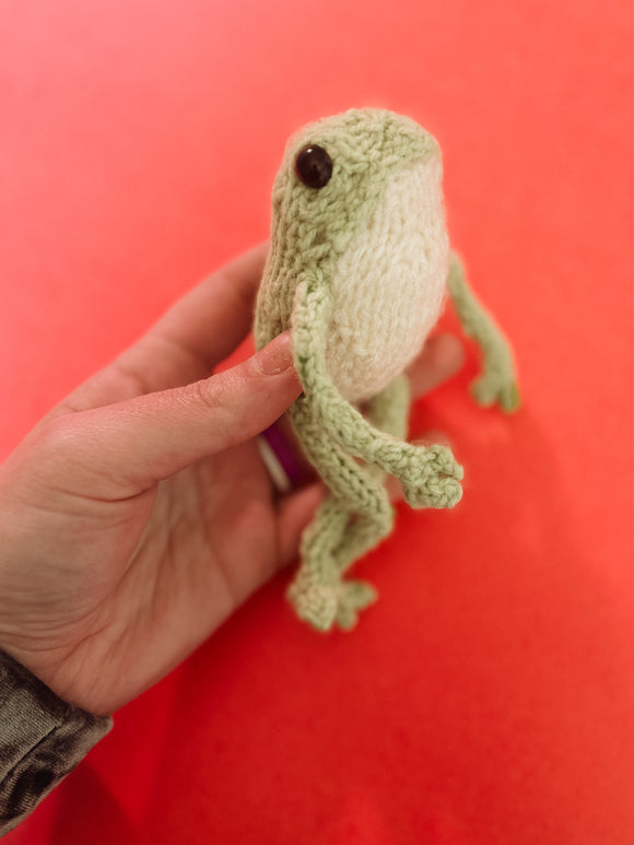 Frog Hand Knit doll toy (light green)