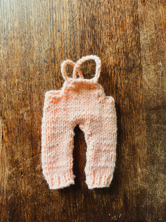 Frog Knit doll overalls (peach)