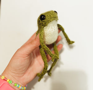 Frog Hand Knit doll toy (olive green)