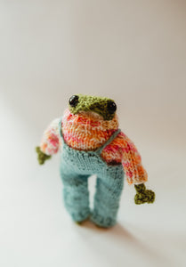 Knit frog doll stuffie