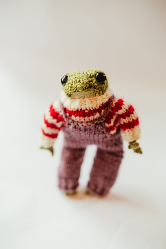 Knit frog doll stuffie