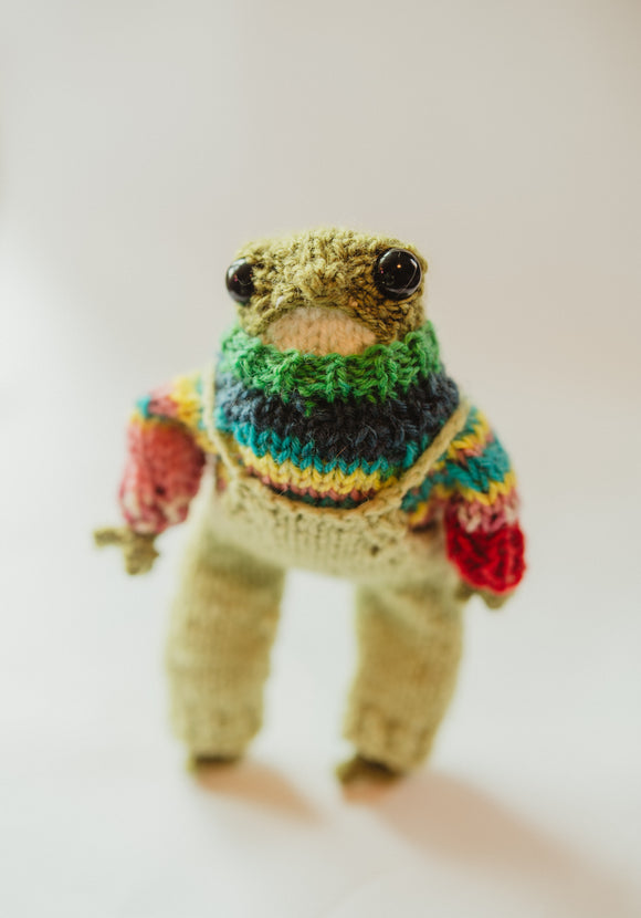 Knit frog doll stuffie