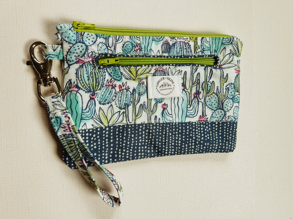 Wristlet zip pouch wallet/purse